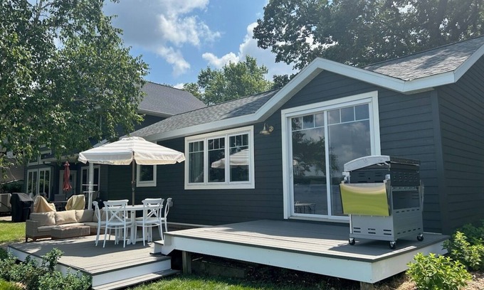 Spicer House | Fox Cottage, beautifully renovated George Lake cottage, miles from Spicer