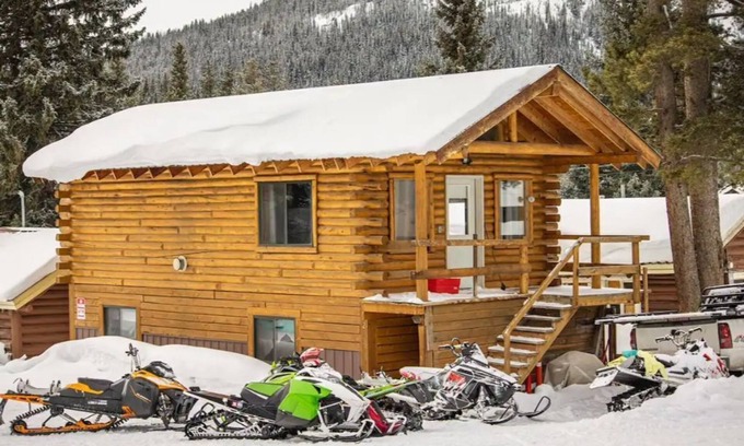 Cooke City-Silver Gate Cabin | Fox Den Cabin Yellowstone Getaway in Cooke City