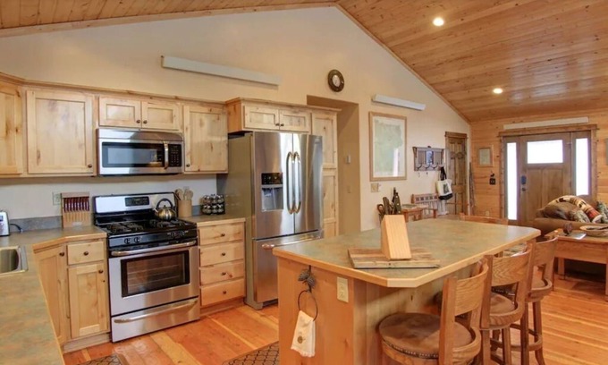 Lazy Acres House | Fox Den Lodge