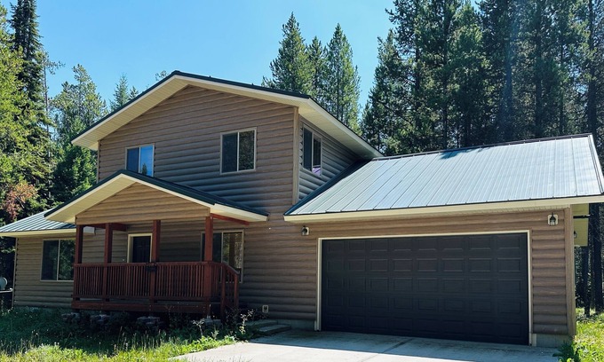 Island Park House | 🦊 Fox Den ~ New to VRBO ~ Wifi ~ Close to Yellowstone ~ Cabin in the pines of Island Park.