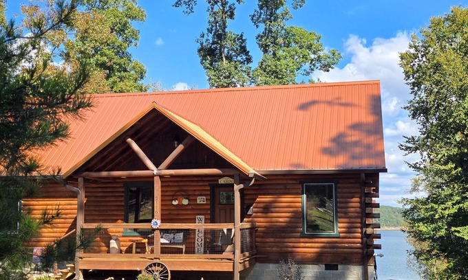 Dandridge Cabin | Fox Den – Peaceful Lakefront Cabin on Douglas Lake