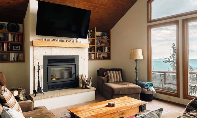 Evergreen House | Fox Den Rocky MTN Retreat | Hot Tub | Pet-Friendly