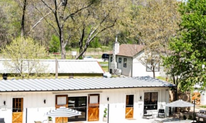 Bentonville Apartment | Fox Hill Farm - Westender
