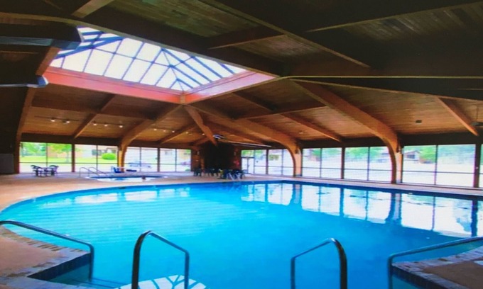 Mishicot Condo | Fox Hills Resort -A Golf Resort Close to Lake Michigan, Green Bay & Door County