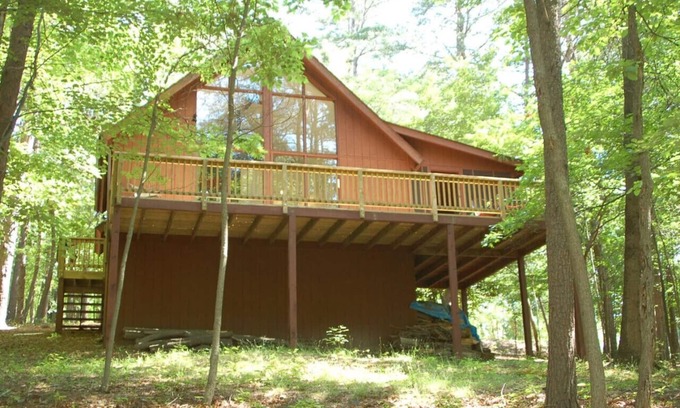The Woods Cabin | Fox Hollow - hot tub, pet friendly, wifi, golf, pool access, fireplace, grill