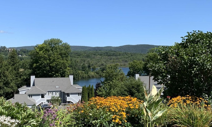 Lee Condo | Fox Hollow Lakeside Condo, Minutes to Tanglewood