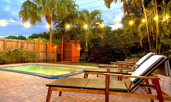Croissant Park House | Fox Island Heated Spa- Downtown & Beach