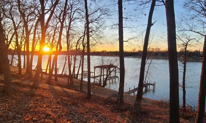 Appleton House | Fox River Retreat.Sunsets on Palisades