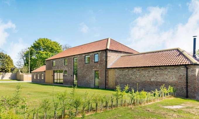 Mappleton House | FOX'S DEN, pet friendly, character holiday cottage in Burton Pidsea