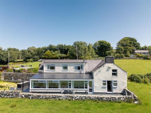 Dinas House | Fox's Lair Farmhouse