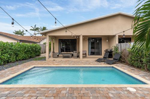 Croissant Park Villa | Fox Sonata Downtown Pool House