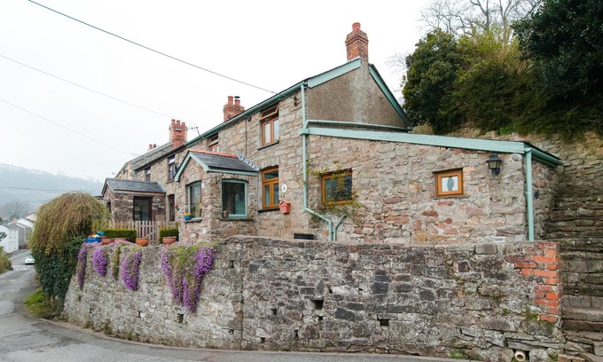 Abergavenny Cottage | Foxglove Cottage beautiful views of Clydach Gorge