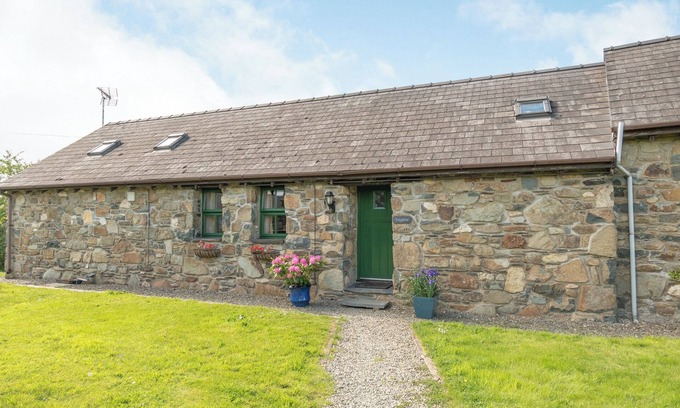 Pontfaen Cottage | FOXGLOVE, family friendly, with a garden in Newport, Pembrokeshire