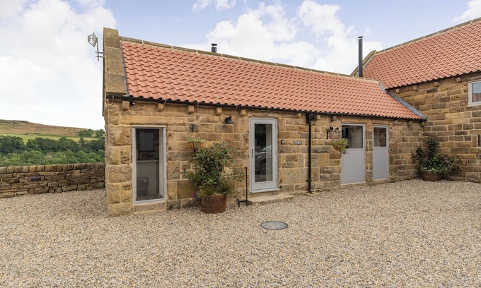 Beck Hole Cottage | FOXGLOVE, pet friendly, with hot tub in Goathland