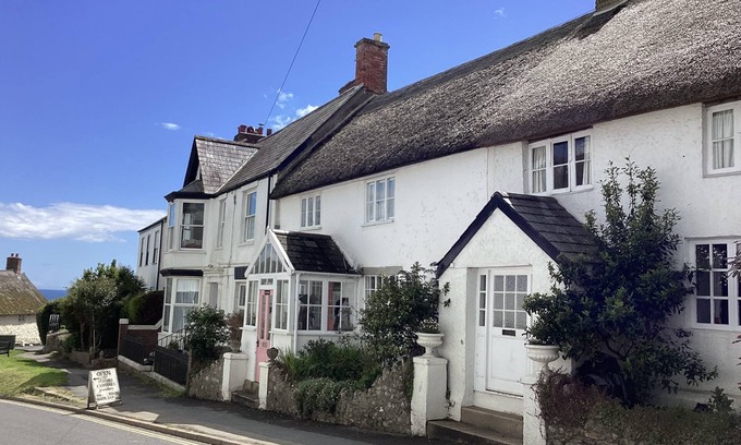 Charmouth Cottage | FOXLEY COTTAGE, family friendly, country holiday cottage in Charmouth