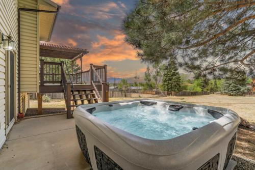 Park Vista House | Foxwood Acres Family Home Hot Tub & Mountain Views