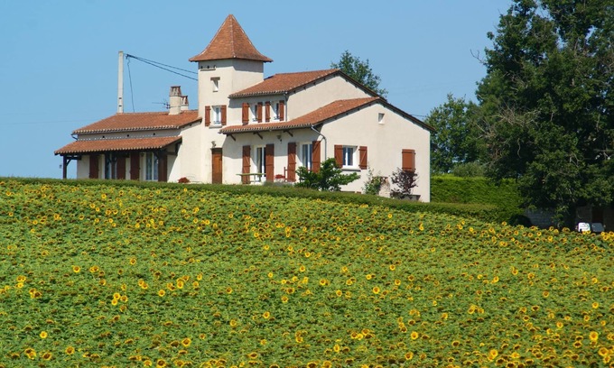Castelnau-Montratier-Sainte-Alauzie House | Homerez - House for 7 ppl. with jacuzzi at Castelnau-Montratier-Sainte-Alauzie