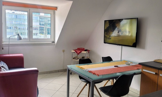 Stuhlinger Apartment | FR/center at the main station, 2 bedrooms, sleeping possibilities for up to 5 persons