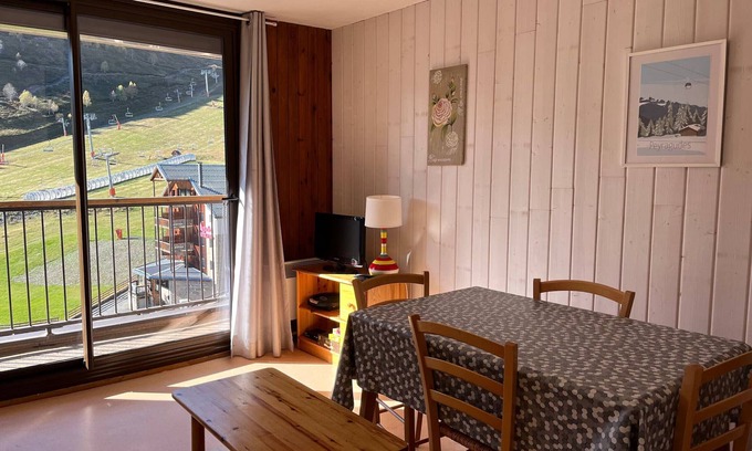 Gouaux-de-Larboust Apartment | Ski-In/Ski-Out Apartment, 6 Guests, Balcony, 2 Bedrooms, Wi-Fi, Parking