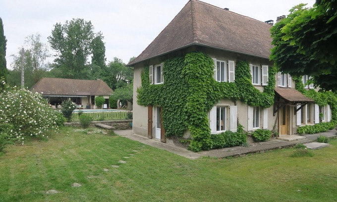 Les Avenieres-Veyrins-Thuellin Villa | "Le Refuge des Oiseaux" Dauphinoise villa with swimming pool. 10 minutes from Walibi!