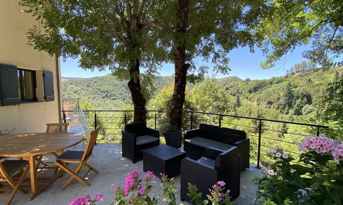 Pont-de-Montvert-Sud-Mont-Lozere House | contemporary house breathtaking view
