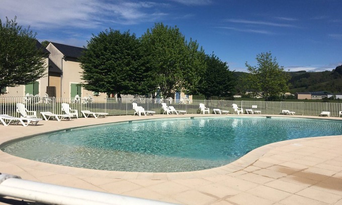 Saint-Geniez-d'Olt Apartment | Cosy apartment for 4 people - swimming pool - superb view