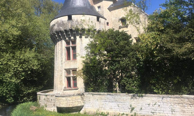 Saint-Georges-de-Longuepierre Cottage | tranquil farmhouse with heated pool ,renter has exclusive use .