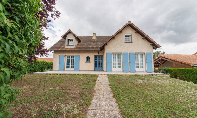 Saint-Georges-les-Baillargeaux House | Champ de Gain: family home with swimming pool 10 minutes from Futuroscope