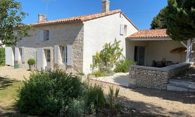 Saint-Hilaire-de-Villefranche House | Maison au Calme à la Campagne - Décor Soigné - Pour 6 Personnes