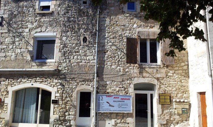 Saint-Jean-de-Maruejols-et-Avejan House | Accommodation in the village center