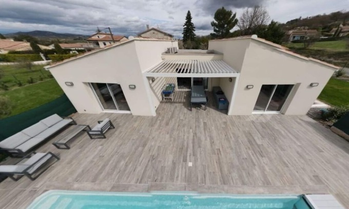 Saint-Jean-de-Maruejols-et-Avejan Villa | Comfortable single-storey villa, sleeps 6, with heated pool
