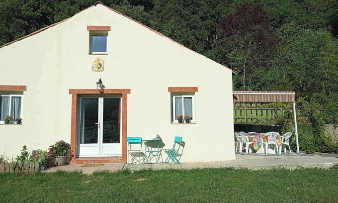Saint-Sebastien-d'Aigrefeuille House | Quiet Les Poppies gîte on property with shared pool near Anduze.