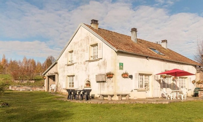 Ternuay-Melay-et-Saint-Hilaire Cottage | Rustic house for 5 with fireplace and garden