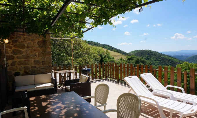 Asperjoc Cottage | Mas du Vernadel: 5 gites in the countryside with swimming pool:Gite FIGUIER 3/4 pers. max