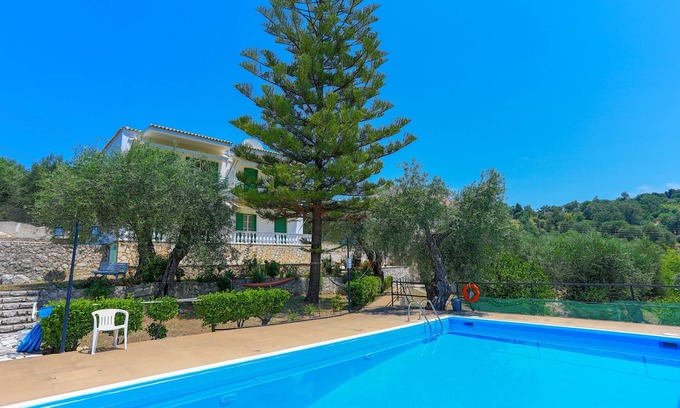 Agios Spyridon Corfu Apartment | Fran Apartment: Cozzy apartment with a shared pool, breakfast options and close to the beach