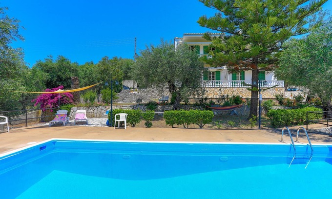 Agios Spyridon Corfu Apartment | Fran Apartment: Cozzy apartment with a shared pool, breakfast options and close to the beach
