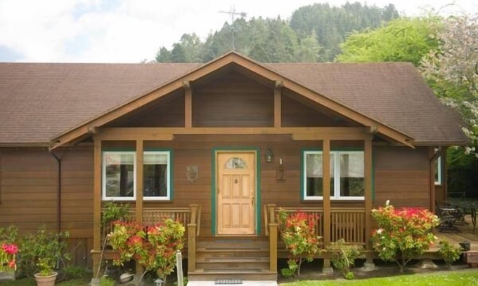 Ferndale House | Francis Street Vacation Home. Ferndale, California