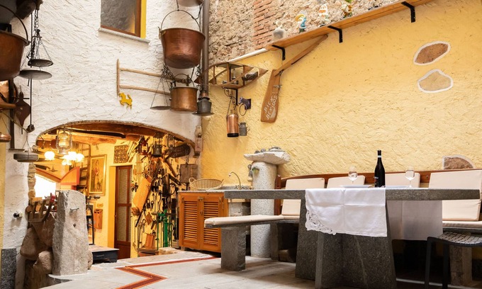 Brusimpiano Apartment | Franco's Court [4 Apartments]