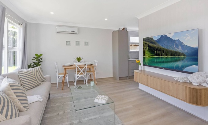 Budgewoi Cottage | Frangipani Hideaway - Close to everything!