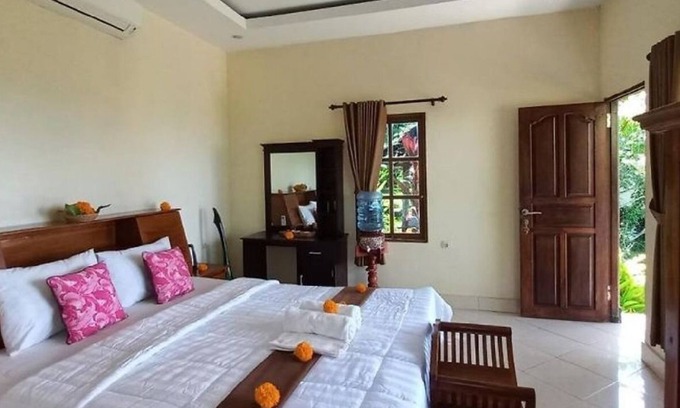 Seraya House | Frangipani Inn & Restaurant