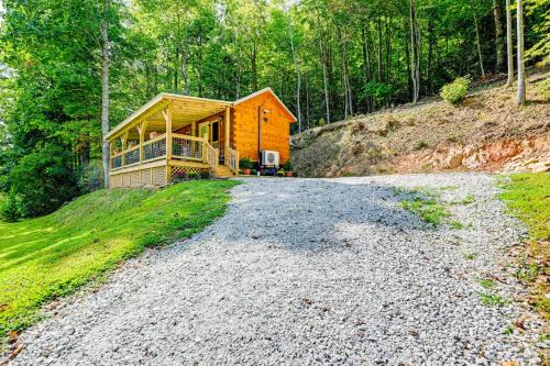 Franklin House | Franklin Cabin with Creek Access Hike and Fish!