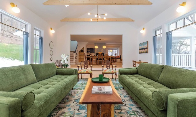 Manchester Ski Chalet | Franklin luxury Chalet w/guest house and central AC