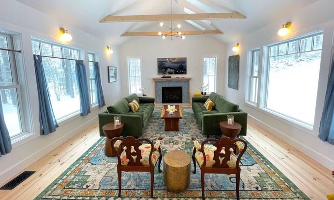 Manchester House | Franklin luxury Chalet w/guest house