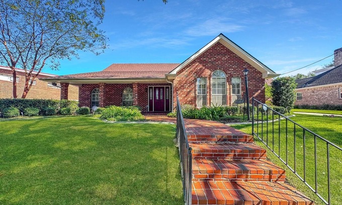 Gentilly Terrace House | Franklin Manor- Just minutes away from the French Quarter and Lake Pontchartrain