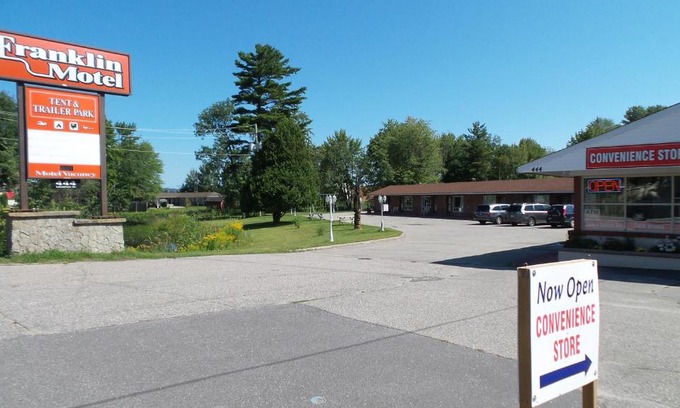 North Bay Hotel | Franklin Motel, Tent & Trailer Park