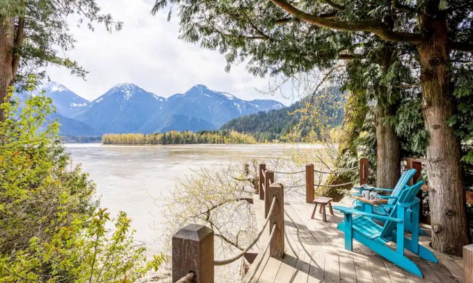 Hope Cottage | Fraser River Waterfront Cottage in Hope BC