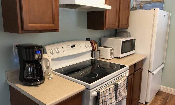 Fredericton House | Freddy Best Value Suite-FreeParking🚗Self✅1Bdrm2🛌Private🚪w/🧺🔥🌲🚲🐾