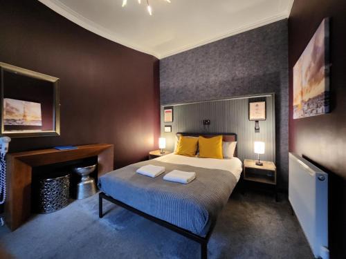 Tollcross House | Frederick Douglass - Rooms In The City