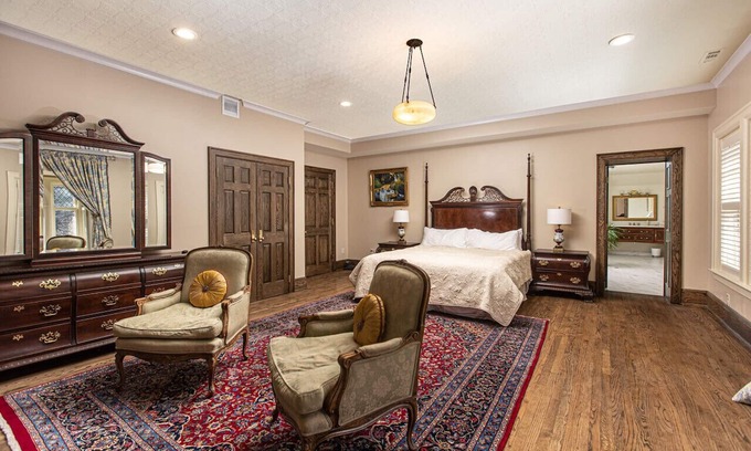 Detroit Bed & Breakfast | Frederick Stearns House in Detroit is a perfect venue for any private events.