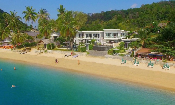 Wichit Villa | FREE $1600 Daily Luxury Pack - 16-Bed Beachfront Villa - Private Pool, Spa & Gym
